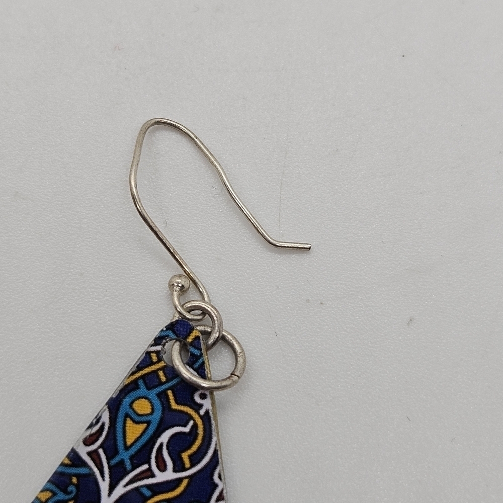 Lightweight triangular metal dangle earrings in blue pattern - Picture 3 of 4